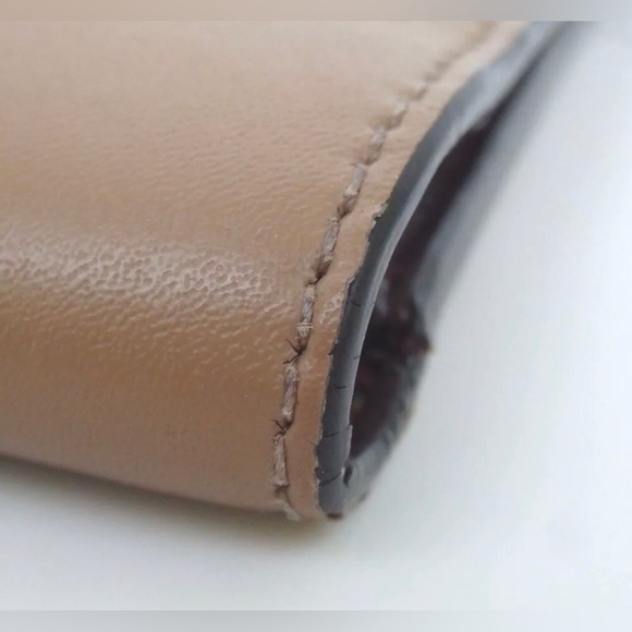 FENDI Leather Single Studs Bifold Wallet 🤩❤️🔥 - Picture 15 of 17